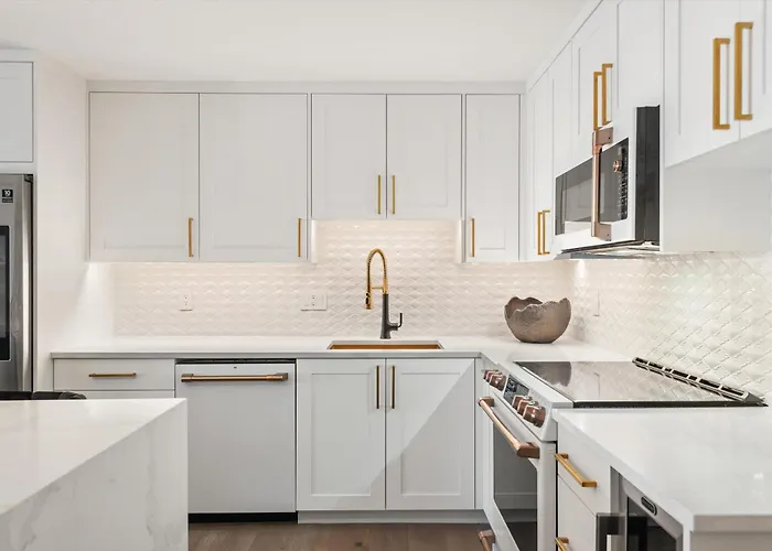 New Listing Renovated 2 Bedroom W Ac