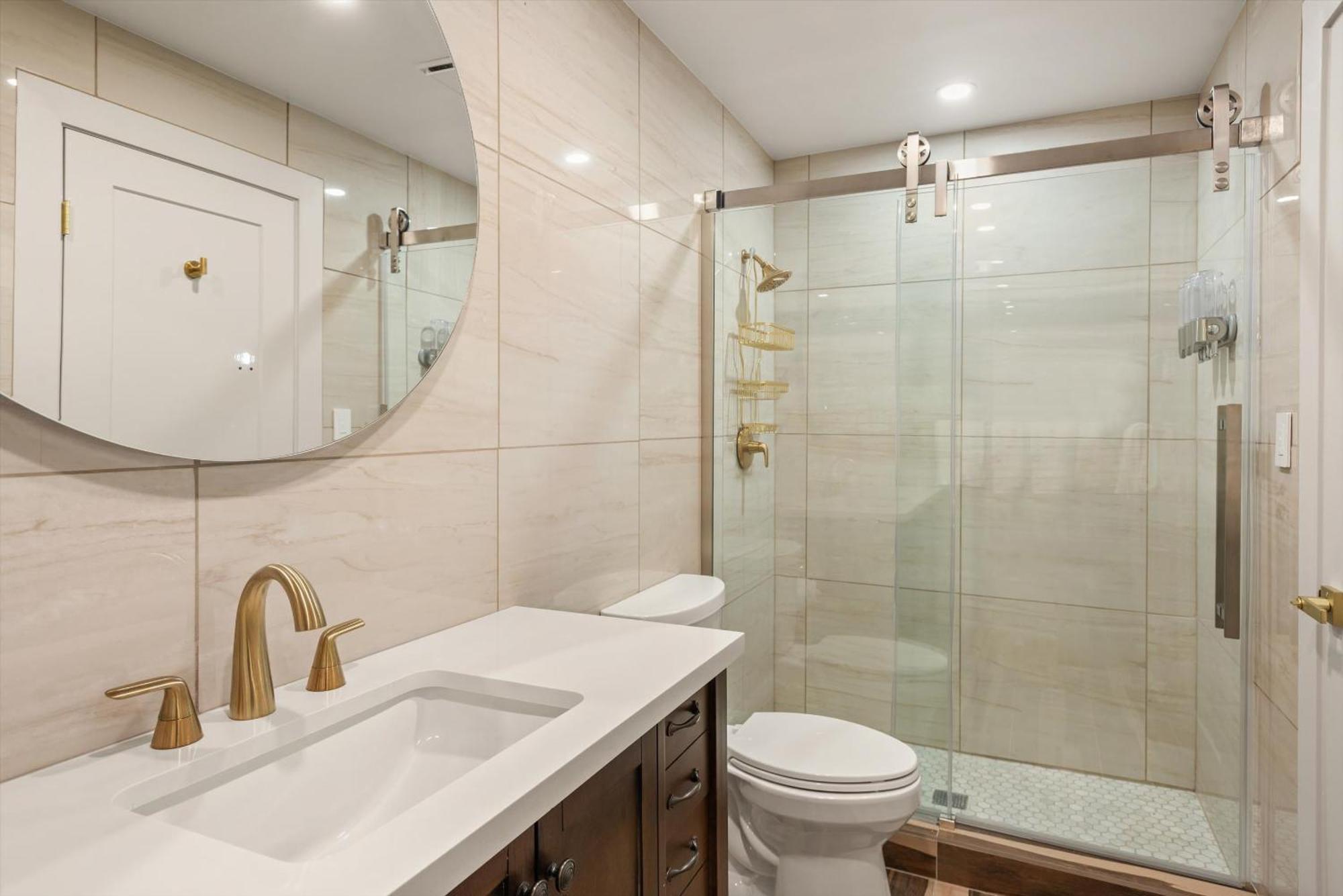 Apartment New Listing Renovated 2 Bedroom W Ac