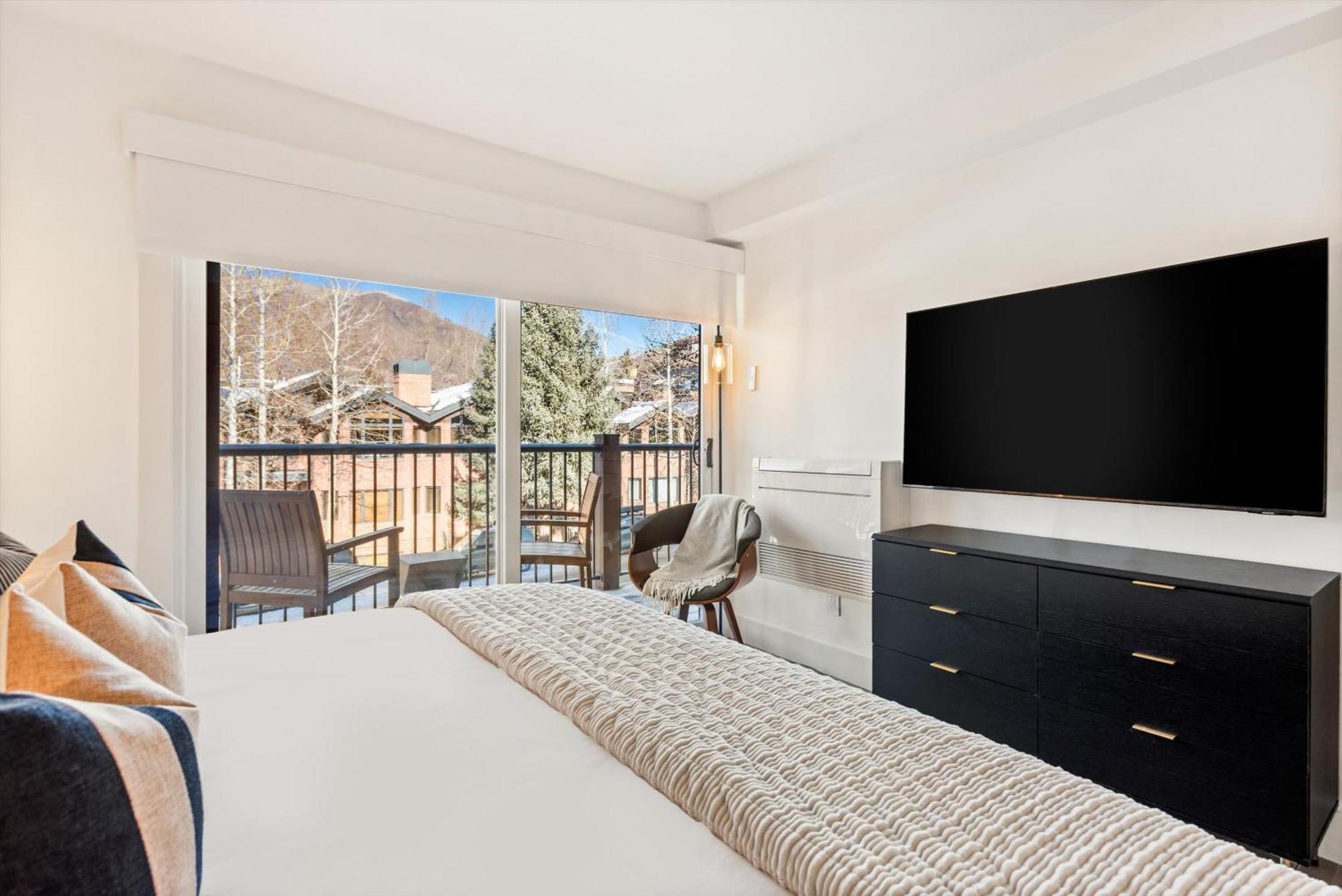 Apartment New Listing Renovated 2 Bedroom W Ac *